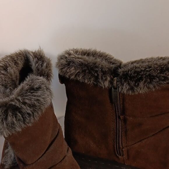 Khombu Brown Suede Faux Fur Lined Boots - Picture 7 of 8